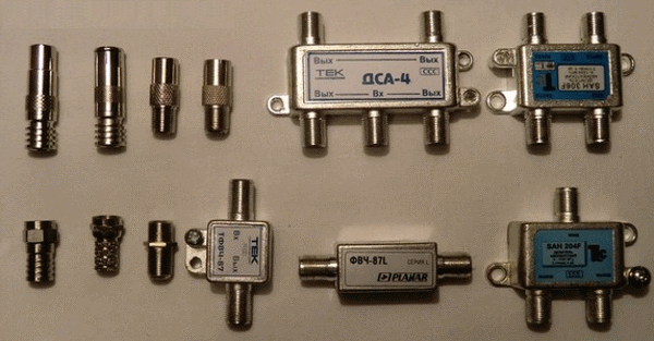 Po mom mišljenju, postoje samo dva optimalna načina za produljenje   antenski kabel   ,  Prvi se koristi “F” konektorima, a drugi koristi “razdjelnik” za moguće daljnje ožičenje na više uređaja