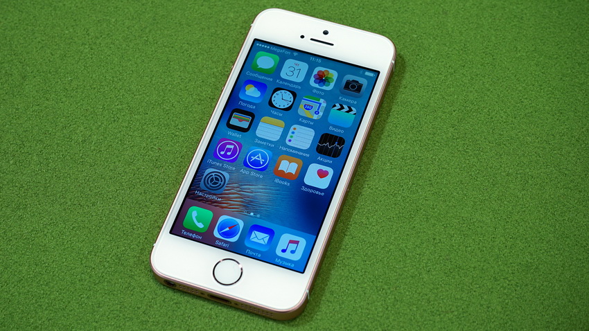 iPhone SE був представлений на загальний огляд зовсім недавно - на весняній презентації в березні цього року