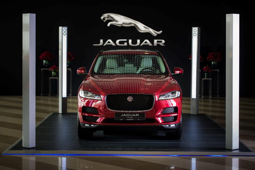 Перший кросовер Jaguar був представлений у вересні 2015 р напередодні Франкфуртського автосалону