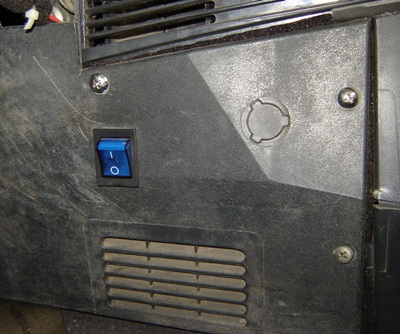 Малюнок 2 Місце підключення проводу в моторному відсіку для включення вентилятора радіатора ВАЗ 21102