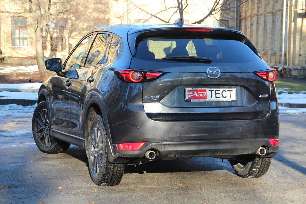 Незалежно від відповідності екологічним нормам, комплектації, силового агрегату і типу приводу (в строю залишилися і моноприводні версії), все нові Mazda CX-5 2017 другого покоління оснащені системою контролю руху автомобіля G-Vectoring Control