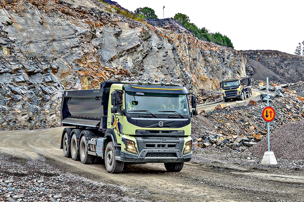 Влітку 2010 року компанія Volvo Trucks вивела на ринок нову модель - автомобіль для будівельного сегменту Volvo FMX