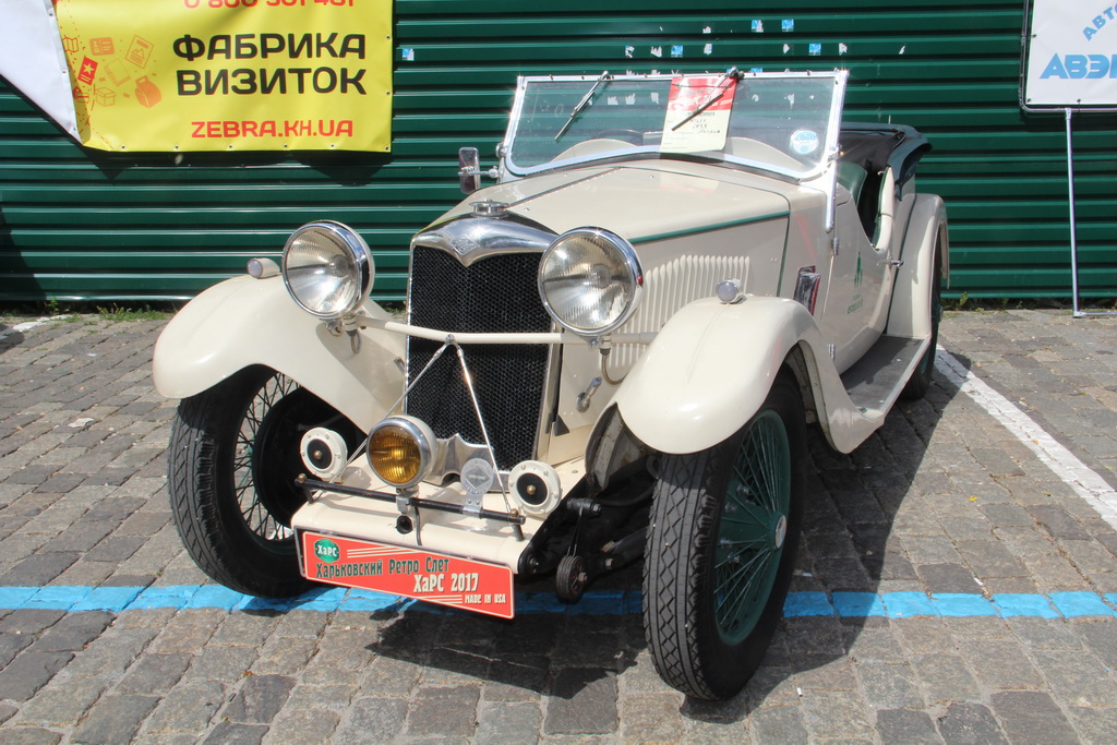 У різних кузовах вона випускалася з 1926 по 1938 рік