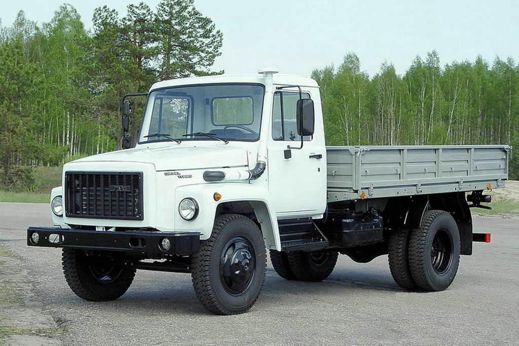 До речі, Горьковський автозавод раніше випускав автомобілі і в Україні - у 2000 році на потужностях «КрАСЗ» була організована збірка легкових і комерційних автомобілів «ГАЗ» і за кілька років було виготовлено понад 3 тисяч машин