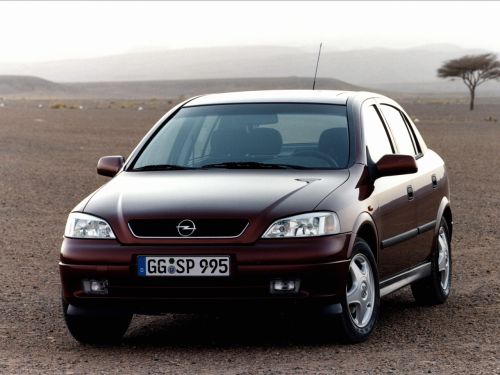 2004 На «АвтоЗАЗі» стартує повний цикл виробництва 4-дверного седана Classic Astra (G)