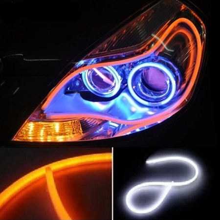 За допомогою пари світлодіодних ламп вдалося недорого прикрасити автомобіль і в буквальному сенсі зробити його яскравим
