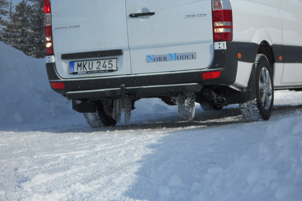 Автоматичні ланцюги проти ковзання Onspot, що випускаються шведським концерном VBG, доступні для всіх видів транспортних засобів - як вантажівок, так і автобусів