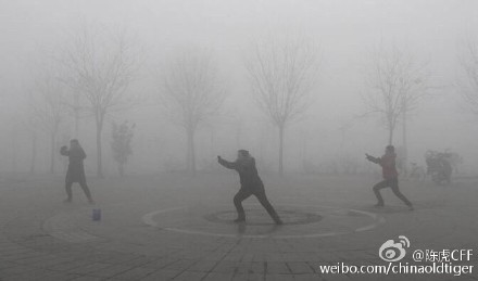 З 19 по 21 грудня в 24 містах Північного Китаю був оголошений червоний рівень забруднення повітря