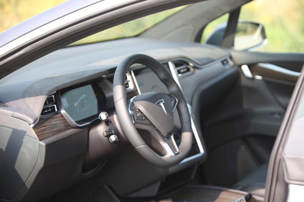 Технічні характеристики Тесла Model X дивують ще більше