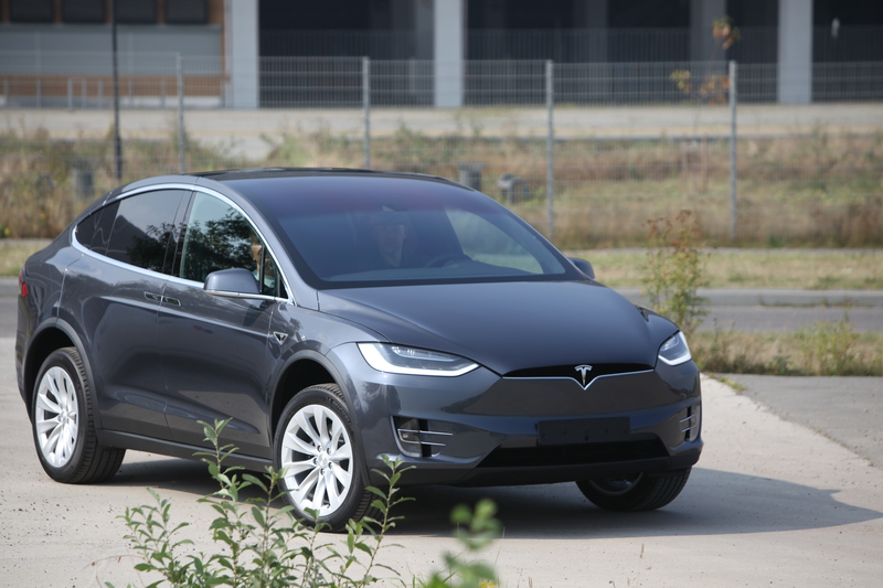 Перший кросовер Tesla в Україні - це модифікація Model X 90D