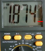Pārbaudot transformatora adapteri primārajai tinumam, pretestība izrādījās 1,8 kΩ, kas norāda, ka primārā tinums darbojas