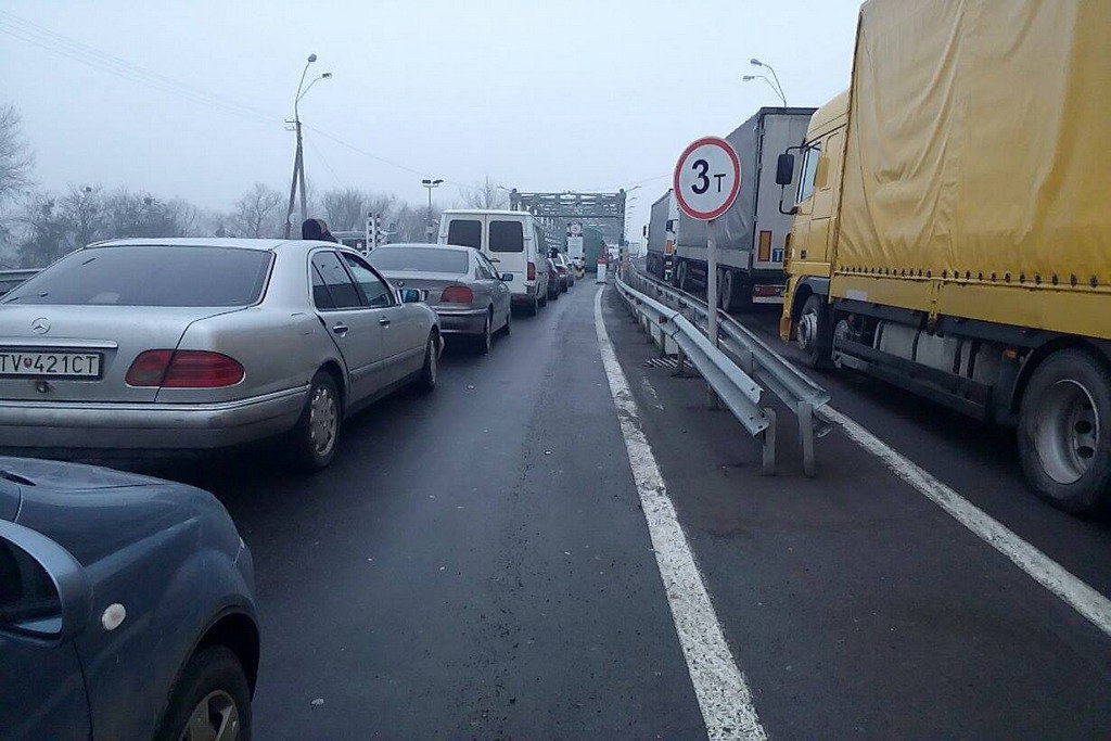 З 18 лютого на угорських КПП при в'їзді в країну з боку Закарпаття більше не видають водіям спеціальні талони, в яких заповнюється кількість пального в баках автомобілів і кілометраж, повідомляє   Mukachevo