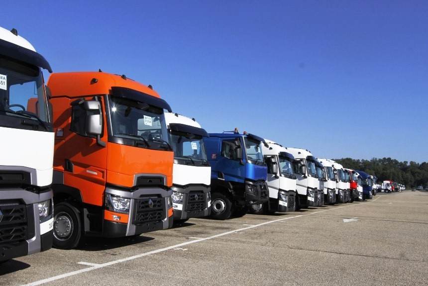 Лідерство на ринку вантажівок продовжує утримувати вітчизняний виробник «КамАЗ», на частку якого за цей період припала приблизно третя частина від загального обсягу продажів