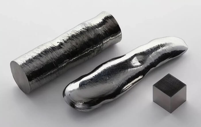 Цей сріблясто-білий метал по праву вважається самим рідкісним і найбільш затребуваним елементом в світі