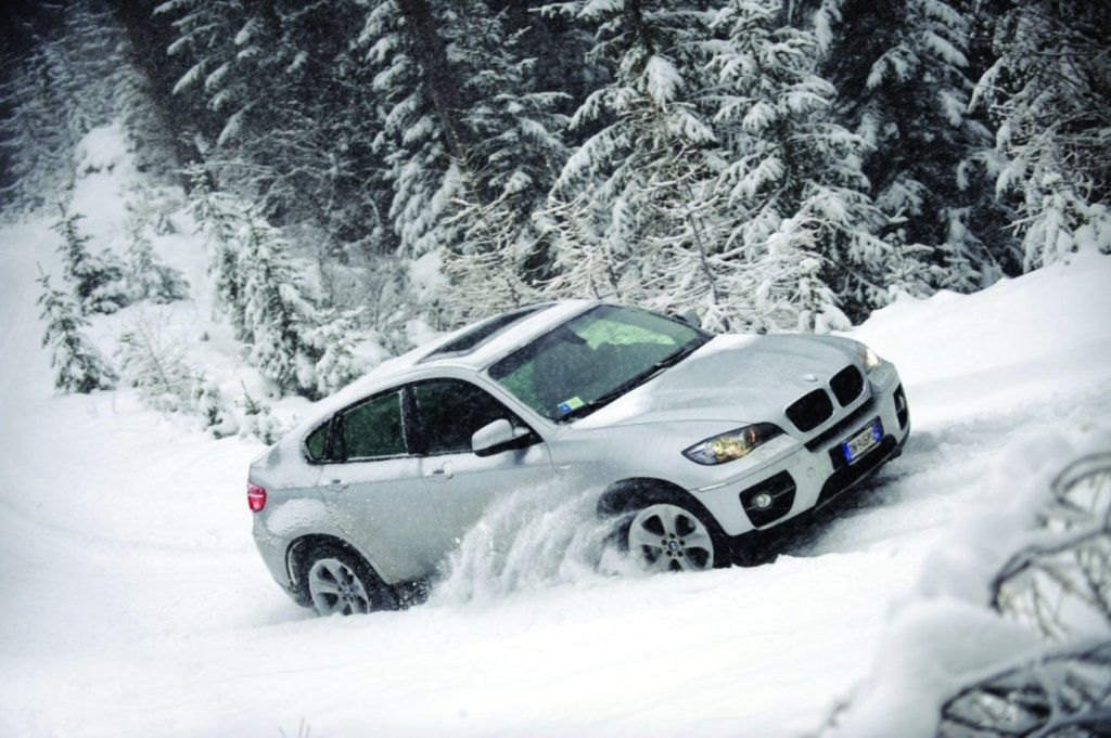 Щорічно напередодні зими кожен автовласник задається питанням, «перевзувати» свій автомобіль