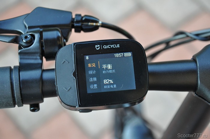 Коли велосипед нерухомий, меню показує обраний режим допомоги, а також заряд акумулятора у відсотках