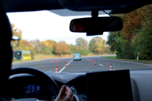 Нова система безпеки Evasive Steering Assist допоможе виключити типову аварійну ситуацію на автобанах - попутне зіткнення зі стоячим або різко замедляющимся автомобілем