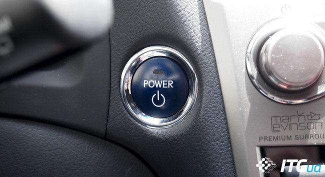 Якщо воно знаходиться в салоні, то авто дозволяє запустити двигун натисненням кнопки Power