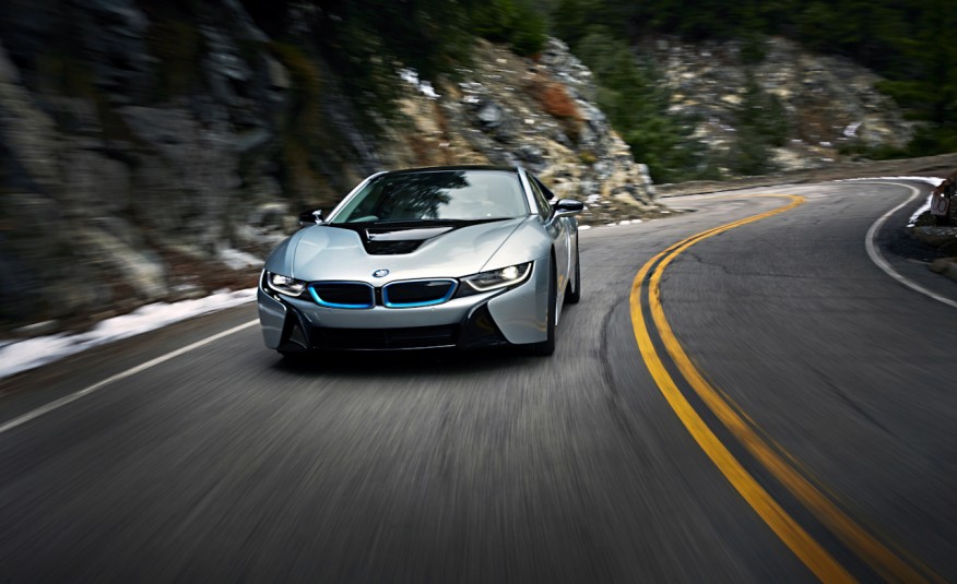 BMW i8 це повнопривідний гібрид від німецького виробника із зеленою тематикою - «i»