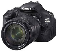 Компанія Canon в 2011 році поповнила нішу свого великого сімейства - новим ЕОS 600D
