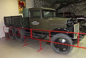 ГАЗ-ААА   Виробник   ГАЗ   роки виробництва   1936   -   1943   збірка   ГАЗ   (   Горький   ,   СРСР   )   Колісна формула   6 × 4   карбюраторний   ,   4-циліндровий, рядний, робочий об'єм 3285 см3, до 1937 року ступінь стиснення 4,25, потужність 40   л