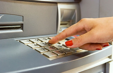 Всі банкомати після квітня 2020 року мають приймати безконтактні пристрої