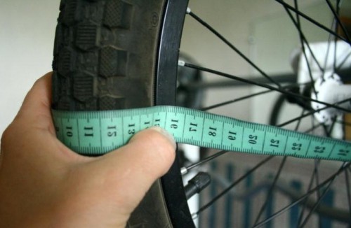 Найменші колеса 20 дюймів використовуються в складних моделях, для   гірських велосипедів   найчастіше використовують колеса діаметром 26, а найбільші 28 дюймів, поширені для шосейних велосипедів