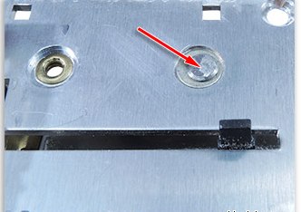 Якщо ви використовуєте Тріак, який не має гальванічної розв'язки, яка розділяє електроди і контактну площадку, то треба застосувати ефективний метод ізоляції